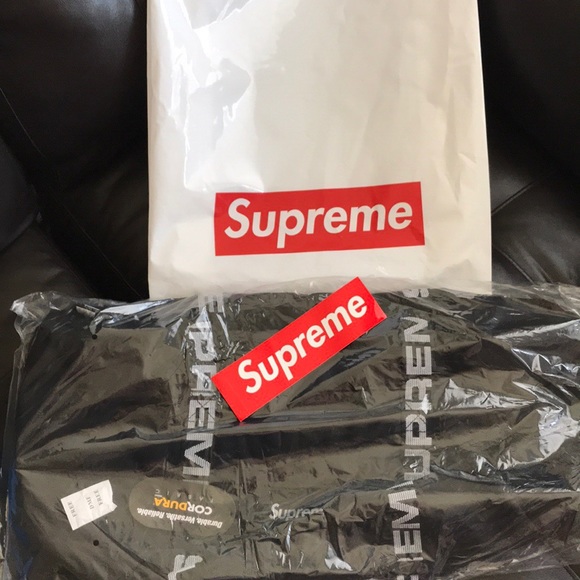 Supreme large duffle bag DS NWT - Picture 3 of 3